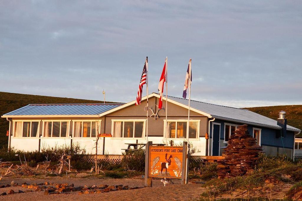 Peterson'S Point Lake Lodge Yellowknife Dış mekan fotoğraf